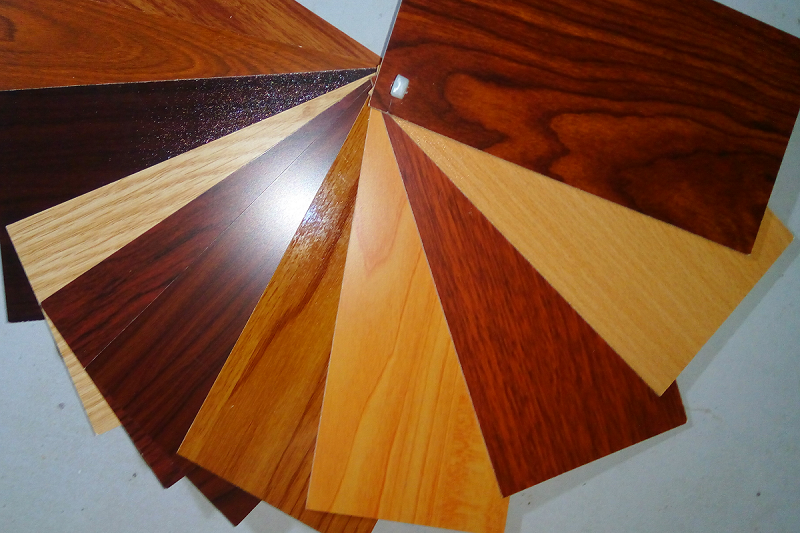 Các dấu hiệu để phân biệt các loại bàn gỗ công nghiệp