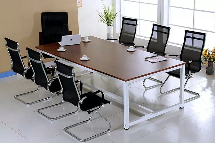 Mẫu ghế lưới chân quỳ là sự ưu tiên hàng đầu khi lựa chọn nội thất phòng họp